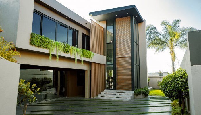 Modern architectural design: The Shazi residence in Fourways, Johannesburg is a contemporary home that underwent a façade renovation for an upgrade that would highlight the entrance, embrace natural elements and bring abundant natural light into the study, office, and children’s play area. 